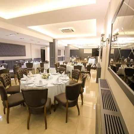 酒店 Aymira & Gereniz