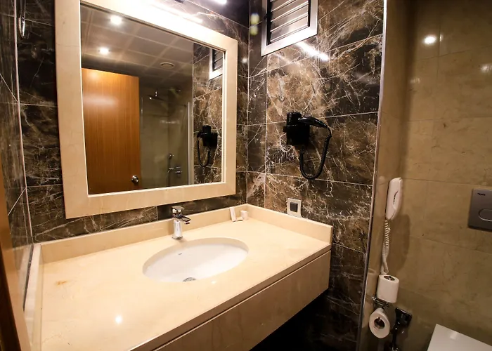 Aymira & Szálloda 3*