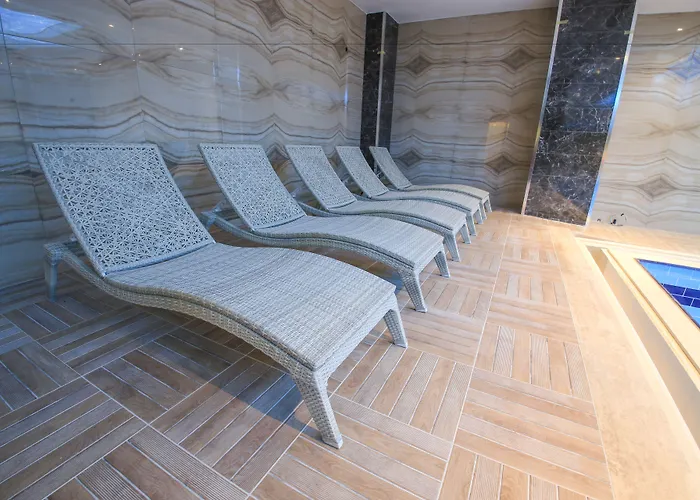 Aymira & Szálloda 3*