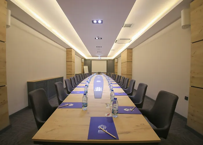 Aymira & Szálloda Gereniz