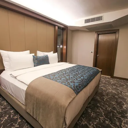 Aymira & Hotel 3*