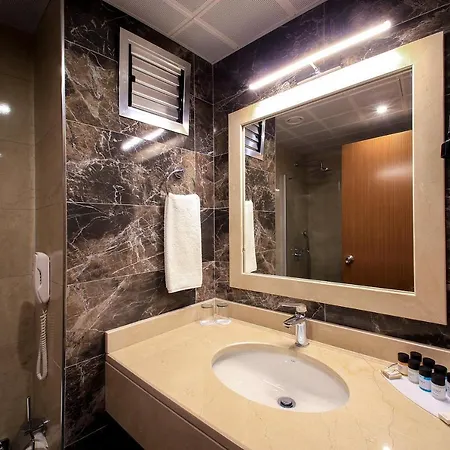 Aymira & Hotel 3*